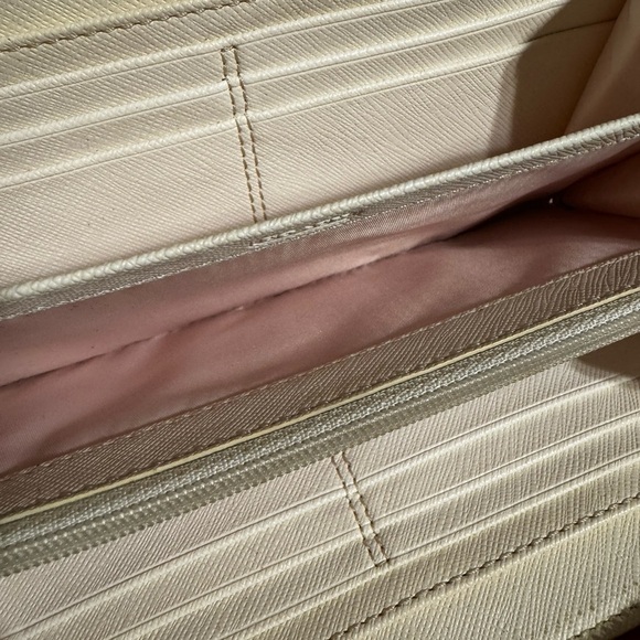 Floral Pink and Cream Wristlet Set - Picture 9 of 11